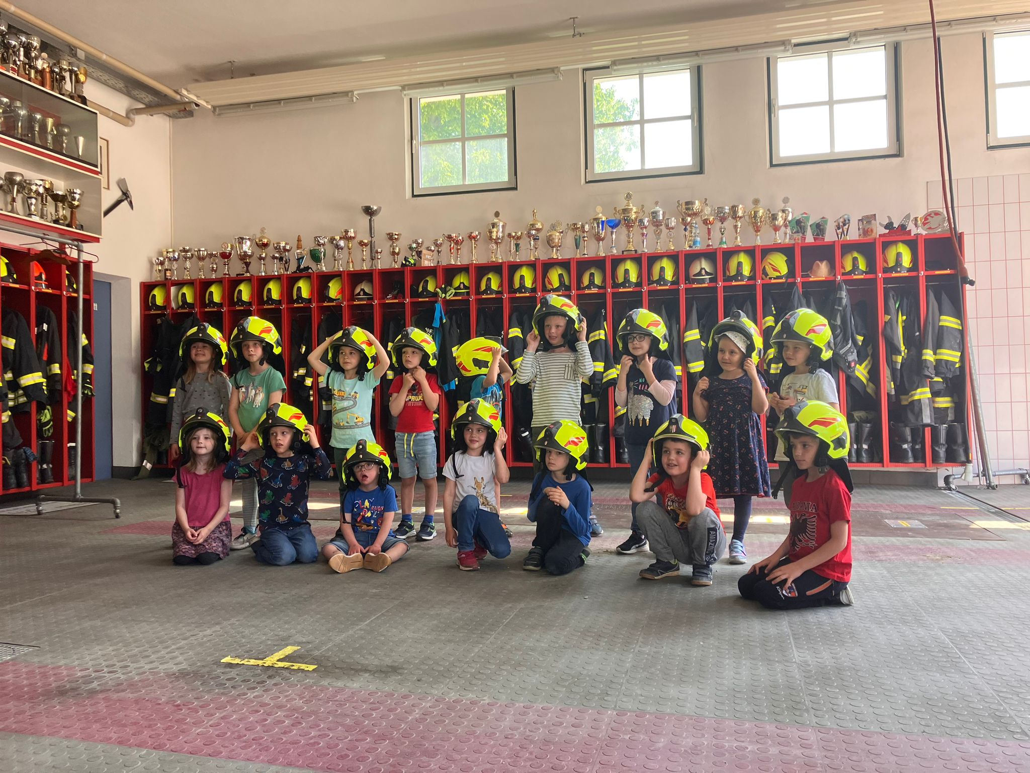 Feuerwehrübung in der Volksschule und im Kindergarten Weibern